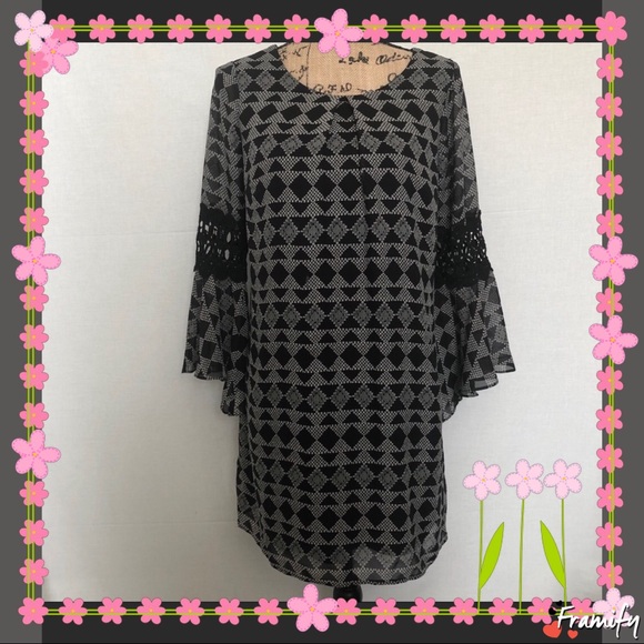 A.Byer  dress bell sleeves keyhole Sz M - Picture 3 of 8